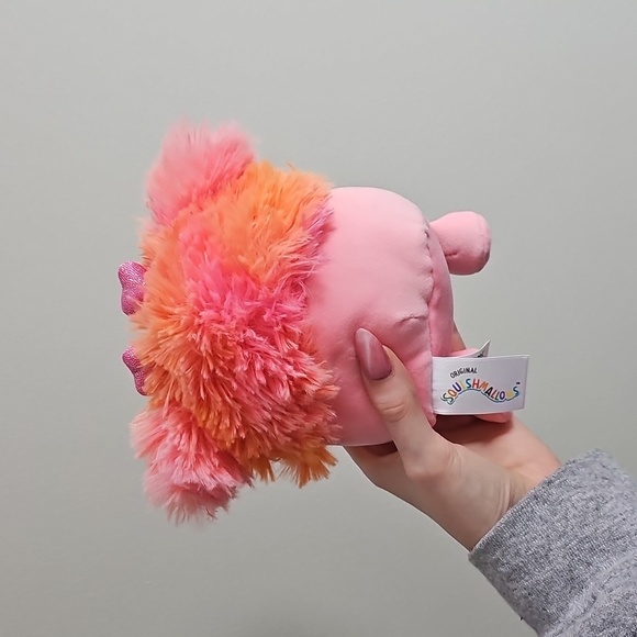 Squishmallows Caparinne Yeti mini plush valentines edition - Picture 2 of 3